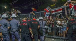 Festa no entorno do Morumbi tem confusão, bombas e jatos d'água contra torcida do São Paulo