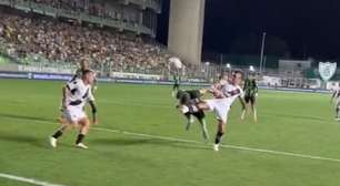 América-MG posta vídeo de suposto pênalti contra o Vasco e mostra rosto machucado de atacante