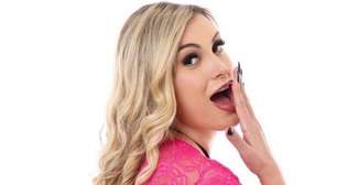 Andressa Urach se assusta com raio em avião e diz pro filho pedir "perdão pelos pecados"