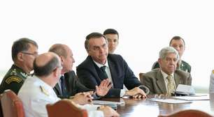Foto contradiz fala de Heleno sobre participação de Cid em reunião com comandantes das Forças
