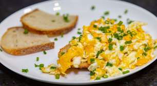 Ovos mexidos no micro-ondas: uma alternativa prática e deliciosa