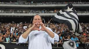 Com mensagem de Textor, Botafogo anuncia que fará treino aberto no Nilton Santos