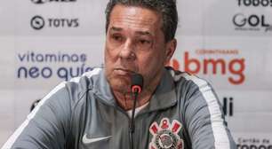 Técnico do Corinthians rebate críticas e revela que vai passar por cirurgia
