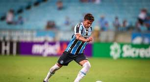 Carballo reforça o meio-campo do Grêmio em preparação para o confronto com o Fortaleza