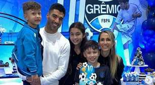 Grêmio: Luis Suárez surpreende ao marcar gol de bicicleta no aniversário de 10 anos de Benjamín
