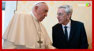 Caetano Veloso se encontra com Papa Francisco no Vaticano e pede orações para o Brasil