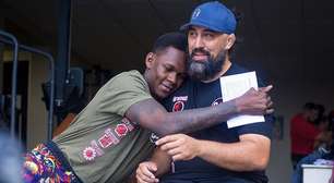 Mentor de Adesanya é otimista com eventual revanche contra Strickland e destaca vantagem do nigeriano