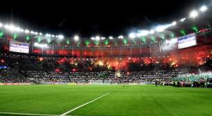 Torcida do Fluminense promete AeroFlu antes do embarque da equipe para jogo com Internacional, pela Libertadores