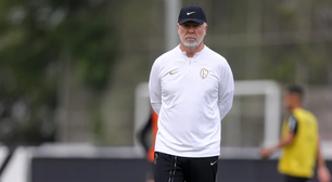 Mano Menezes está suspenso e não ficará no banco contra o São Paulo
