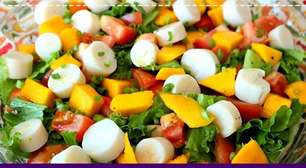 Salada tropical bem leve e saborosa para servir como entrada no almoço ou jantar