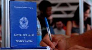 Brasil cria 221 mil vagas de trabalho com carteira assinada em agosto, número 23% menor em um ano