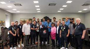 Governador Tarcísio de Freitas recebe equipe do Sesi Franca após título intercontinental de basquete