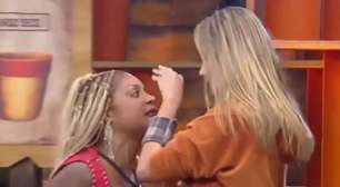 Cariúcha parte para cima de Rachel Sheherazade e a xinga de "vadia"