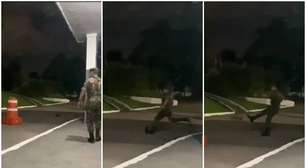 Exército abre inquérito para investigar militar flagrado chutando animal