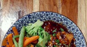 Esse frango teriyaki com legumes ganhará seu coração