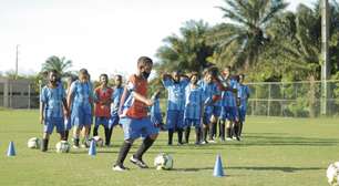 Alunos de ONG treinam em campo usado pela Croácia na Copa-2014