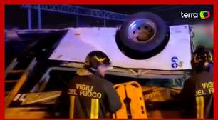 Ônibus cai de ponte e deixa 21 pessoas mortas na Itália; vídeo mostra o acidente