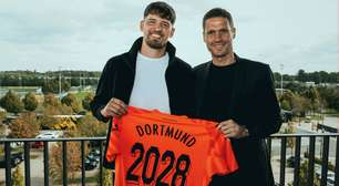 Borussia Dortmund anuncia renovação de Kobel, goleiro titular do time, até 2028