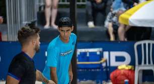 Mundial de Beach Tennis: André Baran e Nikita Burmakin avançam