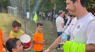 "Profeta" Hernanes volta a jogar futebol e marca gol por time amador da Itália