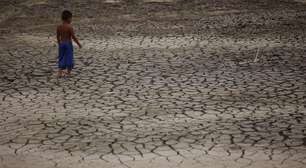 Seca transforma a Amazônia em deserto, e moradores fogem da região