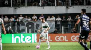 Com um a menos desde o 1º tempo, Coritiba sofre em bolas paradas e soma terceira derrota seguida
