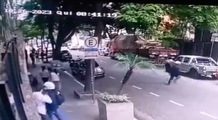 Câmeras registram dois assaltos ao mesmo tempo em bairro nobre de São Paulo