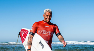 Surfista português leva 50 pontos no rosto após acidente: "Bati a cara na rocha"