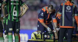 América x Atlético-MG: Rubens e Rodriguinho têm choque de cabeça e são levados ao hospital; times atualizam caso