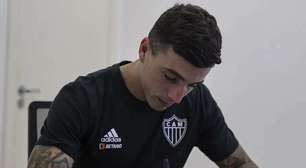 Atlético-MG anuncia renovação com o lateral direito Saravia até o fim de 2025