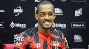 Zagueiro do Atlético-GO lamenta seca de vitórias, mas exalta permanência no G4 e iminência do acesso: "Estamos confiantes"