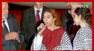 Jovem brasileira repatriada de Gaza se emociona ao falar sobre a guerra: 'Achei que ia morrer'
