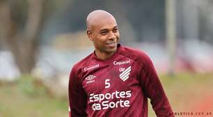 Athletico e Fernandinho acertam renovação de contrato; confira