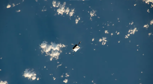 Foto mostra bolsa de ferramentas perdida durante spacewalk