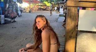 Em modo hippie, Bia Haddad segue férias em Caraíva, na Bahia