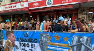 Em festa, argentinos provocam brasileiros no Maracanã