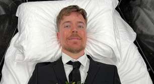 YouTuber chora após ser enterrado vivo por uma semana: 'Agonia mental'