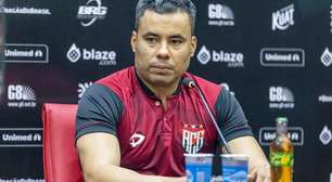Técnico do Atlético-GO descarta mudança em estilo de jogo visando o duelo contra o Guarani: "Não posso achar que está tudo errado"