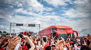 Torcida do Vila Nova dá show em embarque da delegação rumo a Natal e emociona internautas nas redes sociais: "Eu só sei te amar!"