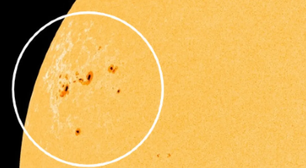Manchas solares 15 vezes maiores que a Terra explodem