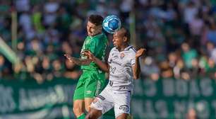 Vitória perde jogo de despedida do ano e contribui para permanência da Chapecoense na Série B