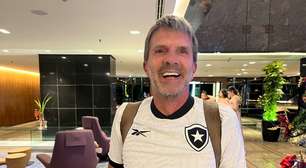Torcedor do Botafogo acompanha chegada do Palmeiras em hotel e mantém sonho de título