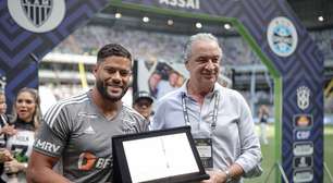 Hulk é homenageado pelo Atlético-MG com uma placa pelo gol 400 na carreira