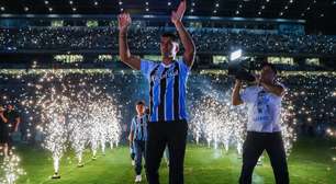 Entre lágrimas e sorrisos, Suárez diz adeus ao Grêmio: Medalha do mérito coroa umajornada inesquecível!