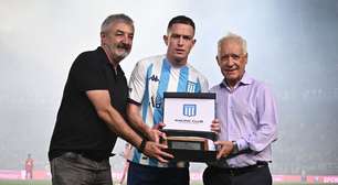 Reforço do Palmeiras, Aníbal Moreno recebe homenagem do Racing e agradece ao clube