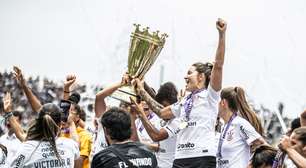 Temporada multicampeã do Corinthians consolida trabalho no futebol feminino; especialistas elogiam
