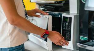 15 itens e alimentos que você nunca deve colocar no micro-ondas
