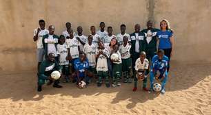 Palmeiras promove ação no Senegal e doa uniformes para jovens em situação de rua