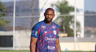 Donato quebra silêncio sobre gol contra e projeta 'volta por cima' do clube em 2024: "Queremos dar alegria ao torcedor do Vila"