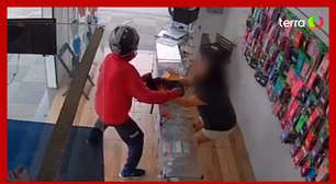 Vendedora de loja reage a assalto ao perceber que a arma era falsa